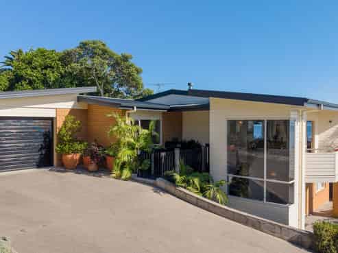 16A Crispe Road, Clarks Beach