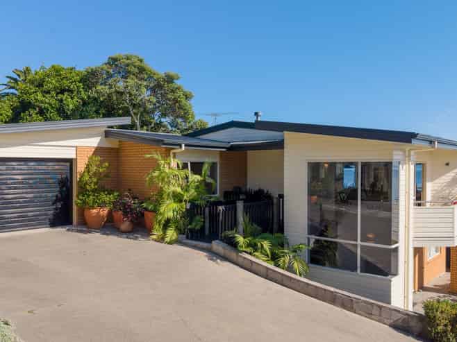 16A Crispe Road, Clarks Beach