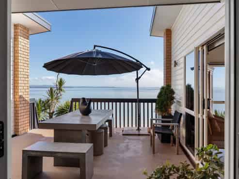 16A Crispe Road, Clarks Beach