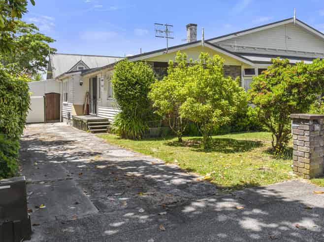 16  Lytton Street , Glenholme