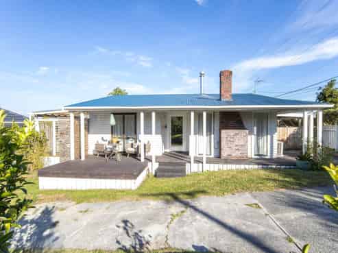 63 Roberts Road, Te Atatu South