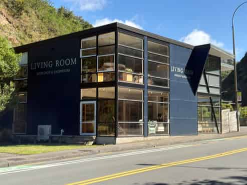 For Lease | Showroom, Office & Warehouse