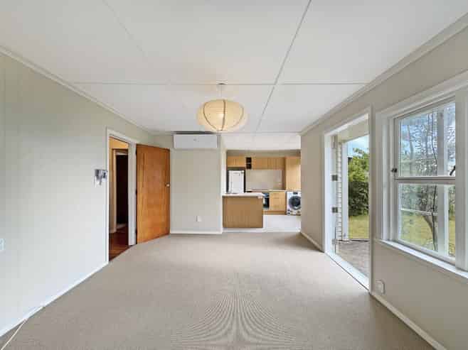 18 Newry Road, Raumati Beach