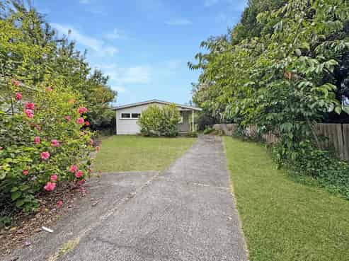 18 Newry Road, Raumati Beach