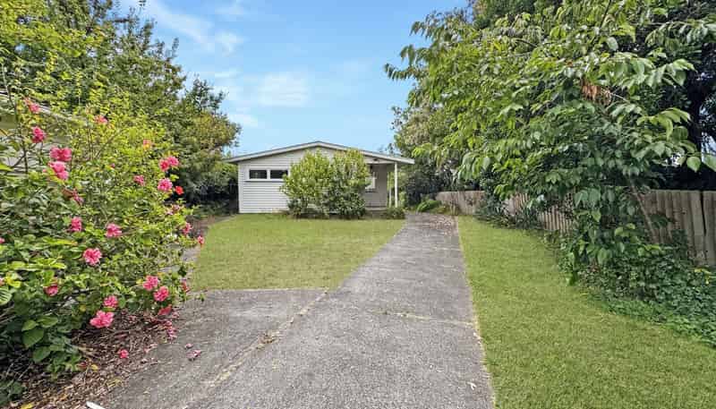 18 Newry Road, Raumati Beach