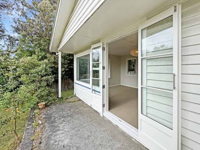 18 Newry Road, Raumati Beach