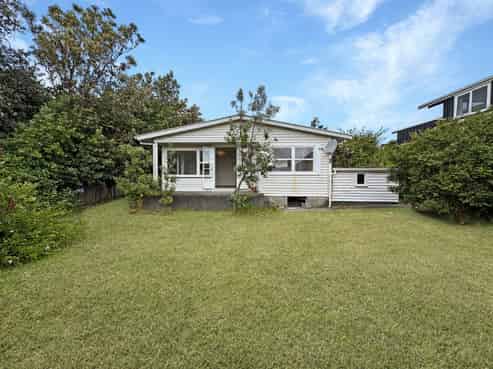 18 Newry Road, Raumati Beach