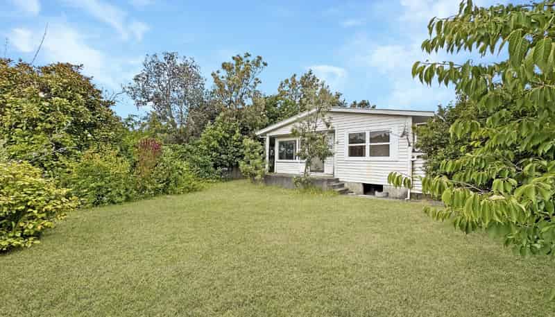 18 Newry Road, Raumati Beach
