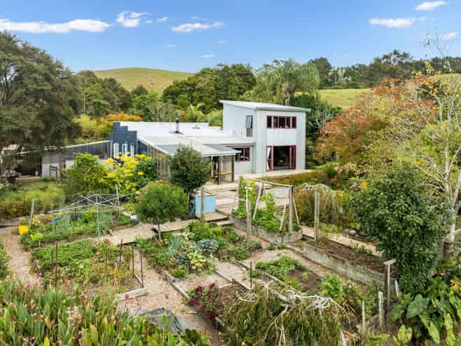 2080 State Highway 1, Hukerenui