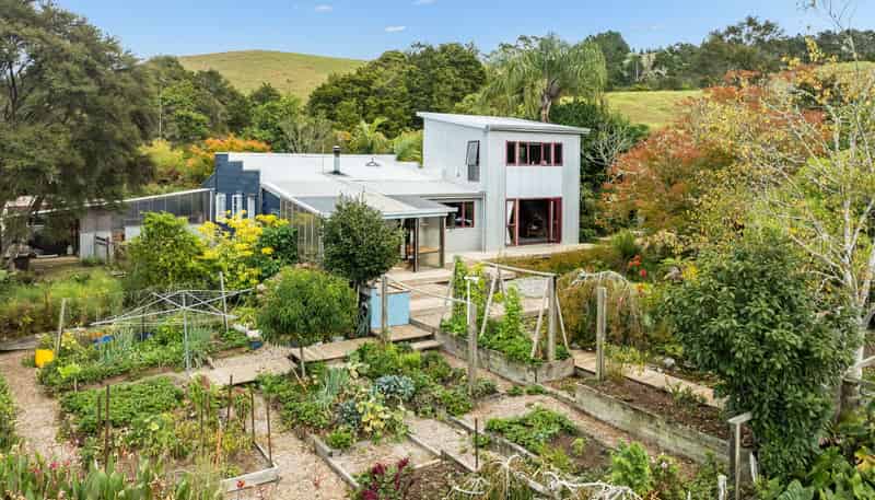 2080 State Highway 1, Hukerenui