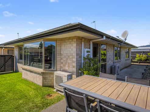 16B Dennis Taylor Court, Paraparaumu