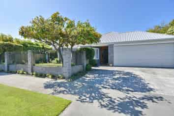 30 Farnswood Place, Redwood