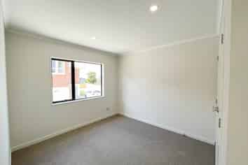 C/2 Crystal Avenue, Glendene