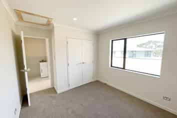 C/2 Crystal Avenue, Glendene