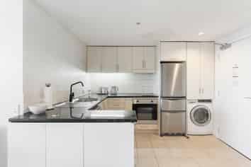 9-17 Byron Avenue, Takapuna