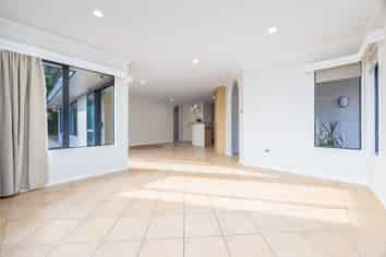 139 Roberta Crescent, Orewa