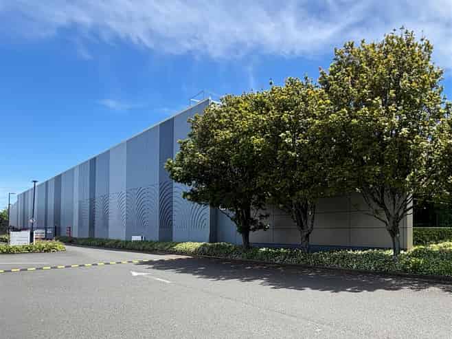 CBRE | Premium Drive Through Distribution Facility