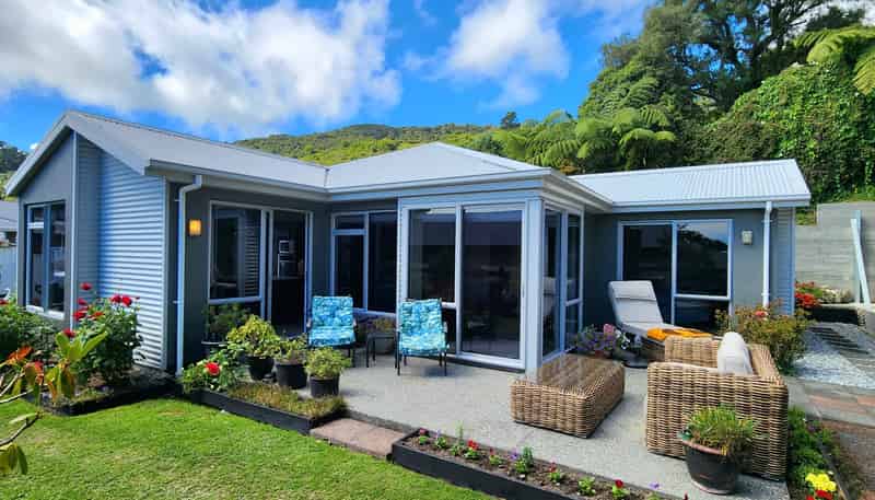 4 L A Place, Greymouth