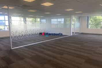 Premium Quality First Floor Office 583 sqm 