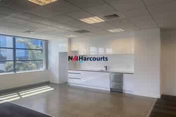 Premium Quality First Floor Office 583 sqm 