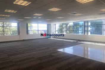 Premium Quality First Floor Office 583 sqm 