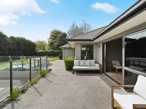 14 Winslow Court, Huntington