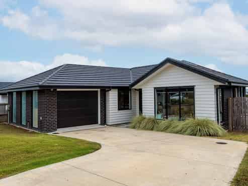 23 Opouatu Avenue, Glenbrook