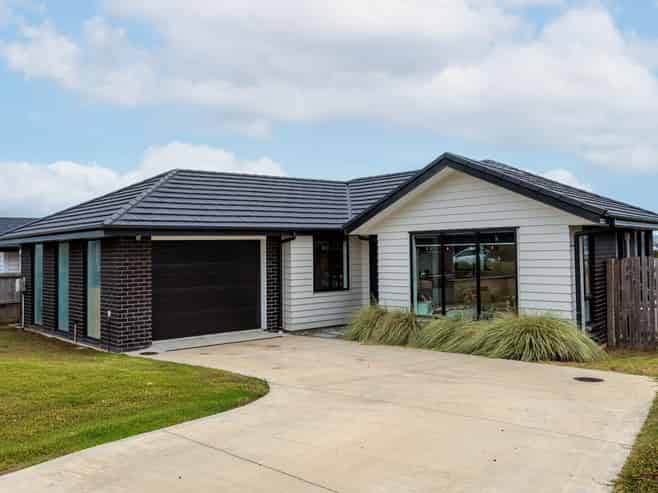 23 Opouatu Avenue, Glenbrook