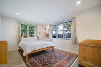 60 Derwent Crescent, Titirangi