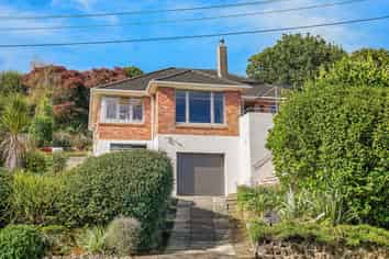 60 Derwent Crescent, Titirangi