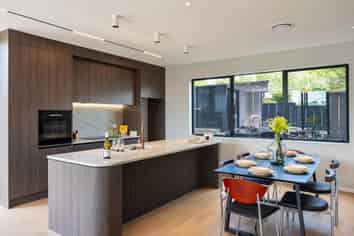 2/4 Norrie Avenue, Mount Albert