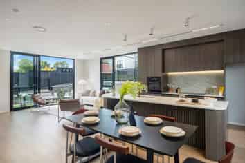 2/4 Norrie Avenue, Mount Albert