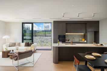 2/4 Norrie Avenue, Mount Albert