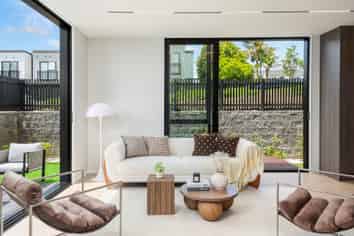 2/4 Norrie Avenue, Mount Albert