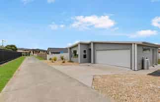 49 Couldrey Crescent, Red Beach