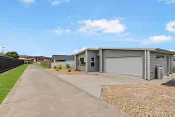 49 Couldrey Crescent, Red Beach