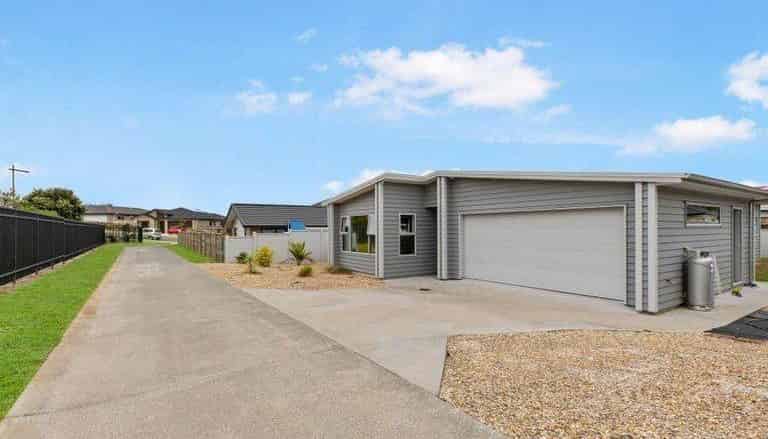 49 Couldrey Crescent, Red Beach