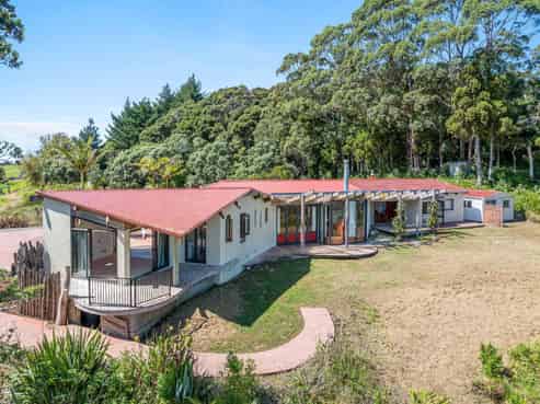 90 Cedar Terrace, Stanmore Bay