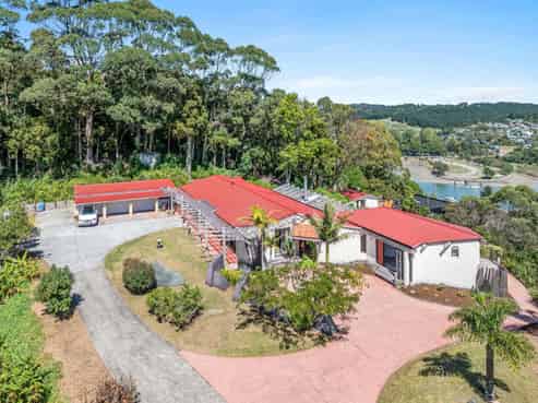 90 Cedar Terrace, Stanmore Bay