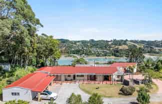 90 Cedar Terrace, Stanmore Bay