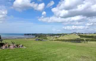 4 Hurihuri Road, Okura