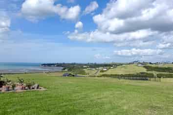 4 Hurihuri Road, Okura