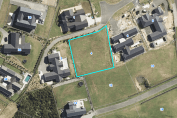 4 Hurihuri Road, Okura