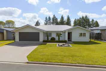 4 Bastille Court, Rangatira Park