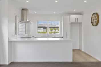 4 Bastille Court, Rangatira Park