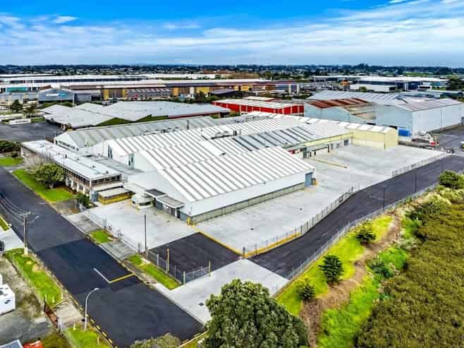 CBRE | Large-Scale Warehouse with Flexible Options