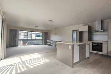 4/ Main Highway, Ellerslie