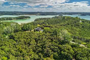  Kanuka Grove, Russell