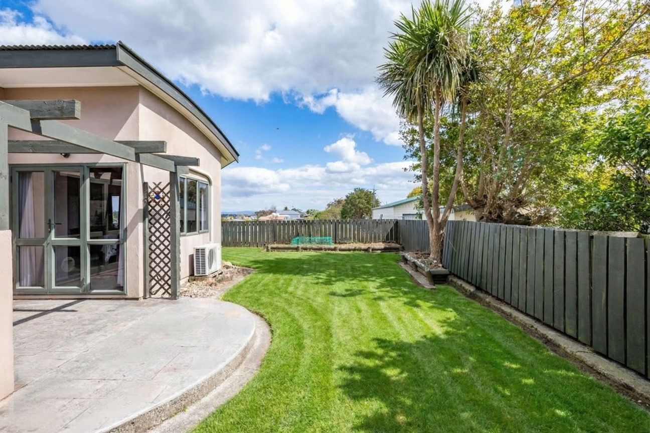 Estate Sale – Must Be Sold - Meer