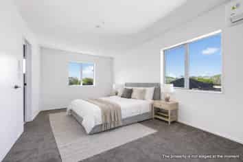 17D Martin Place, Kelston